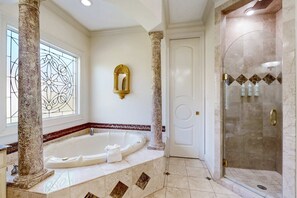 Shower, towels - Destiny West - Casa Isla Paraiso (Destin)