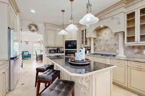 Fridge, microwave, oven, stovetop - Destiny West - Casa Isla Paraiso (Destin)
