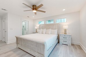 3 bedrooms, WiFi, bed sheets - Gorgeous Dog-Friendly Home with Private W&D and Close to the Beach (Navarre)