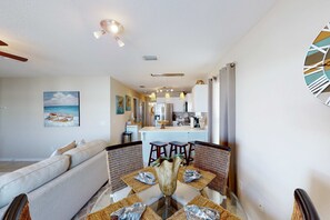 Dining - 3rd Floor Spacious Condo Close To Entertainment, Shared pool, Wifi (Navarre Beach)