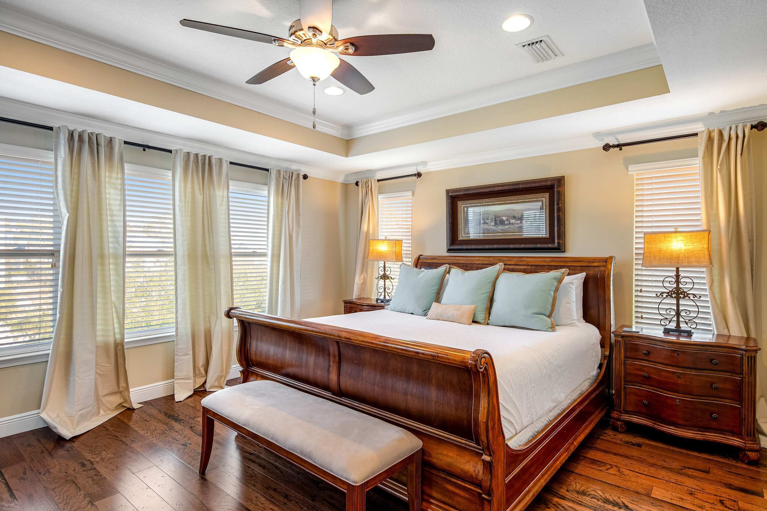 4 bedrooms, iron/ironing board, WiFi, bed sheets