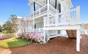Terrace/patio - Updated, roomy Inlet Beach home with two outdoor decks and Shared Pool/Dock (Inlet Beach)
