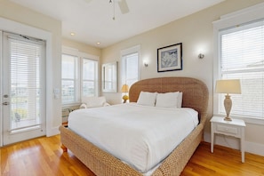 3 bedrooms, iron/ironing board, WiFi, bed sheets - 3-Bedroom Home Located in Destin Pointe, Near shops and dining (Destin)