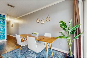 Dining - Island Home 304 (Destin)
