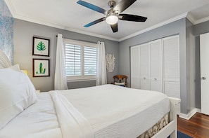 1 habitación, tabla de planchar con plancha, wifi y ropa de cama