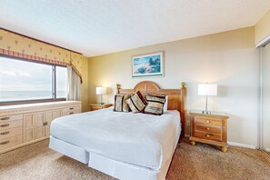 2 bedrooms, iron/ironing board, WiFi, bed sheets - Emerald Towers 0203 (Destin)