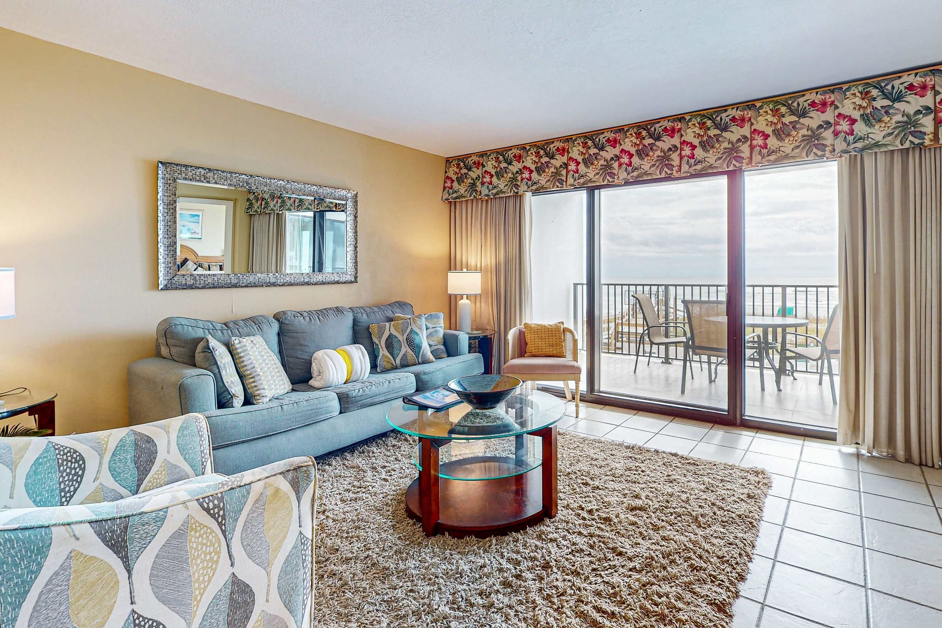 Una televisión, un reproductor de DVD, una oficina