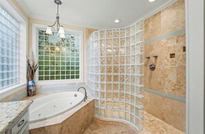 Shower, hair dryer, towels - Pet Friendly, Chef's Kitchen, Exercise Room - 1 Fiddlers Point (Fripp Island)