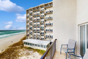 Property grounds - Beautiful beachfront condo with shared pool and beach access (Panama City Beach)