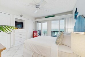 3 bedrooms, WiFi, bed sheets - Beautiful beachfront condo with shared pool and beach access (Panama City Beach)