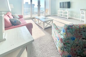 TV, offices - Serene condo with pool, washer/dryer, kitchen, & hot tub - snowbird friendly (Panama City Beach)