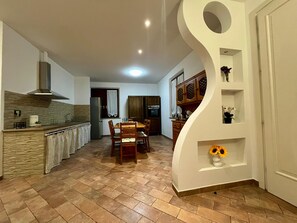 Fridge, microwave, oven, stovetop - La Rosa Dei Venti Ponente Apartment nestled in the countryside. (Casale Marittimo)