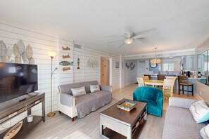 TV, offices - Beachfront Condo, gorgeous views, shared pool and beach access (Panama City Beach)