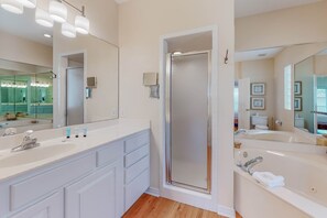 Shower, hair dryer, towels - Three-level home with two kitchens, two decks, lanai, pool & ocean view (Santa Rosa Beach)