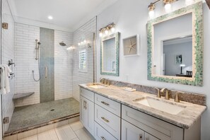 Hair dryer, towels - Mangrove Mojito - Amazing Outdoor Space! (Anna Maria)