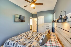 House (3 Bedrooms) | Interior - Mtn-view Getaway w/ Deck in Clayton: 1 Mi to Golf! (Clayton)