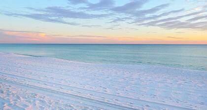 Beautiful coastal studio condo with pool