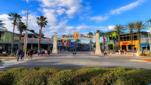 A pedestrian crossing with a sign for "Pick-Pick Park" and palm trees in the background. - Waterfront condo with a scenic balcony and AC - pool, gym, and grill access (Panama City Beach)
