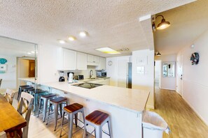 Fridge, microwave, oven, stovetop - Waterfront condo with a scenic balcony and AC - pool, gym, and grill access (Panama City Beach)