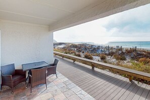 Outdoor dining - Lovely first floor condo with ocean views, patio, & grill - steps from the beach (Santa Rosa Beach)