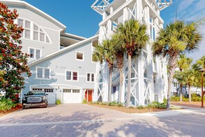 Exterior - Gorgeous, updated condo with balconies, pool, & great location near 30A (Alys Beach,)