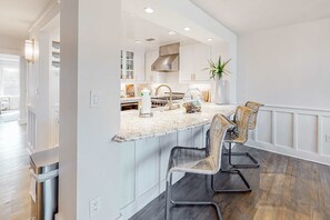 Fridge, microwave, oven, stovetop - Gorgeous, updated condo with balconies, pool, & great location near 30A (Alys Beach,)