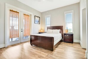 3 bedrooms, WiFi, bed sheets - Top-floor retreat 1 block to beach with balcony, W/D, AC, & pool (Santa Rosa Beach)