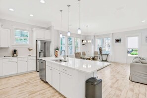 Interior - Relaxing getaway outdoor pool access, gym, bikes, central AC, & W&D (Inlet Beach)