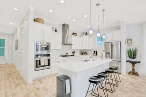 Fridge, microwave, oven, stovetop - Relaxing getaway outdoor pool access, gym, bikes, central AC, & W&D (Inlet Beach)