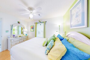 3 bedrooms, iron/ironing board, WiFi, bed sheets - Water-view haven with sound-view balcony, shared pool, WiFi, and AC (Navarre Beach)