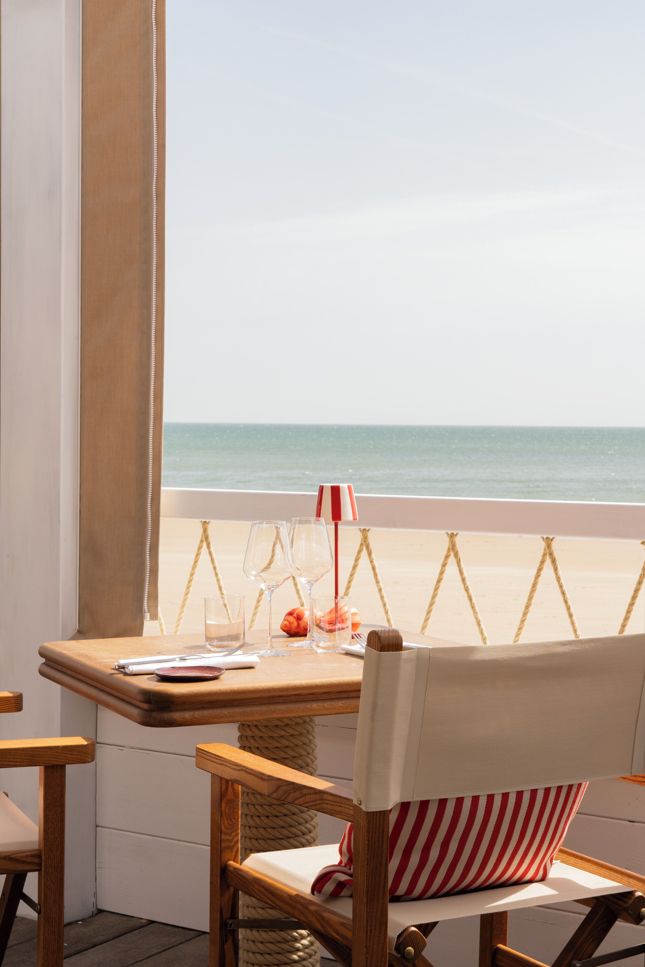 2 restaurants; breakfast, lunch, and dinner served