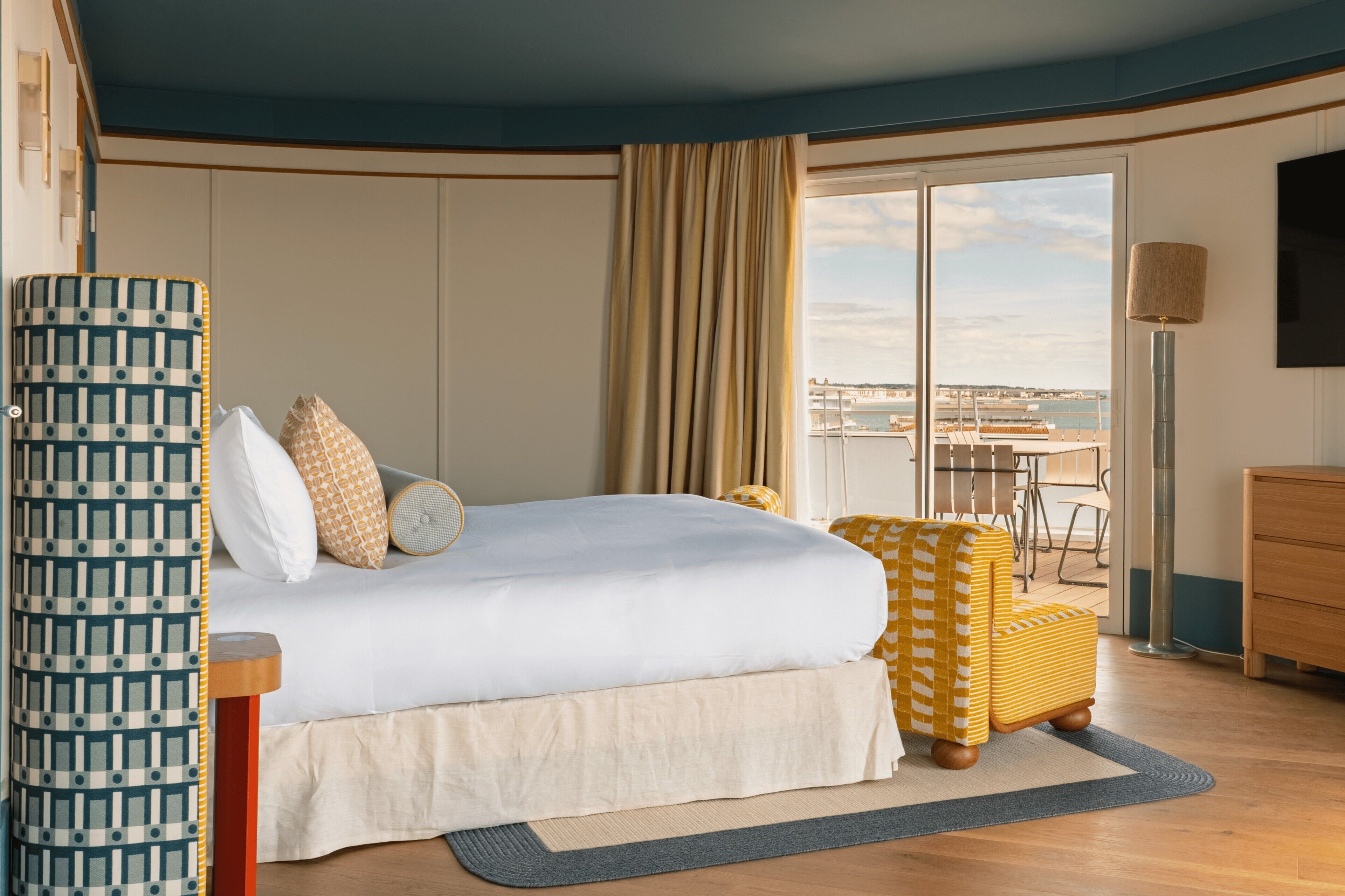 In-room safe, desk, soundproofing, iron/ironing board