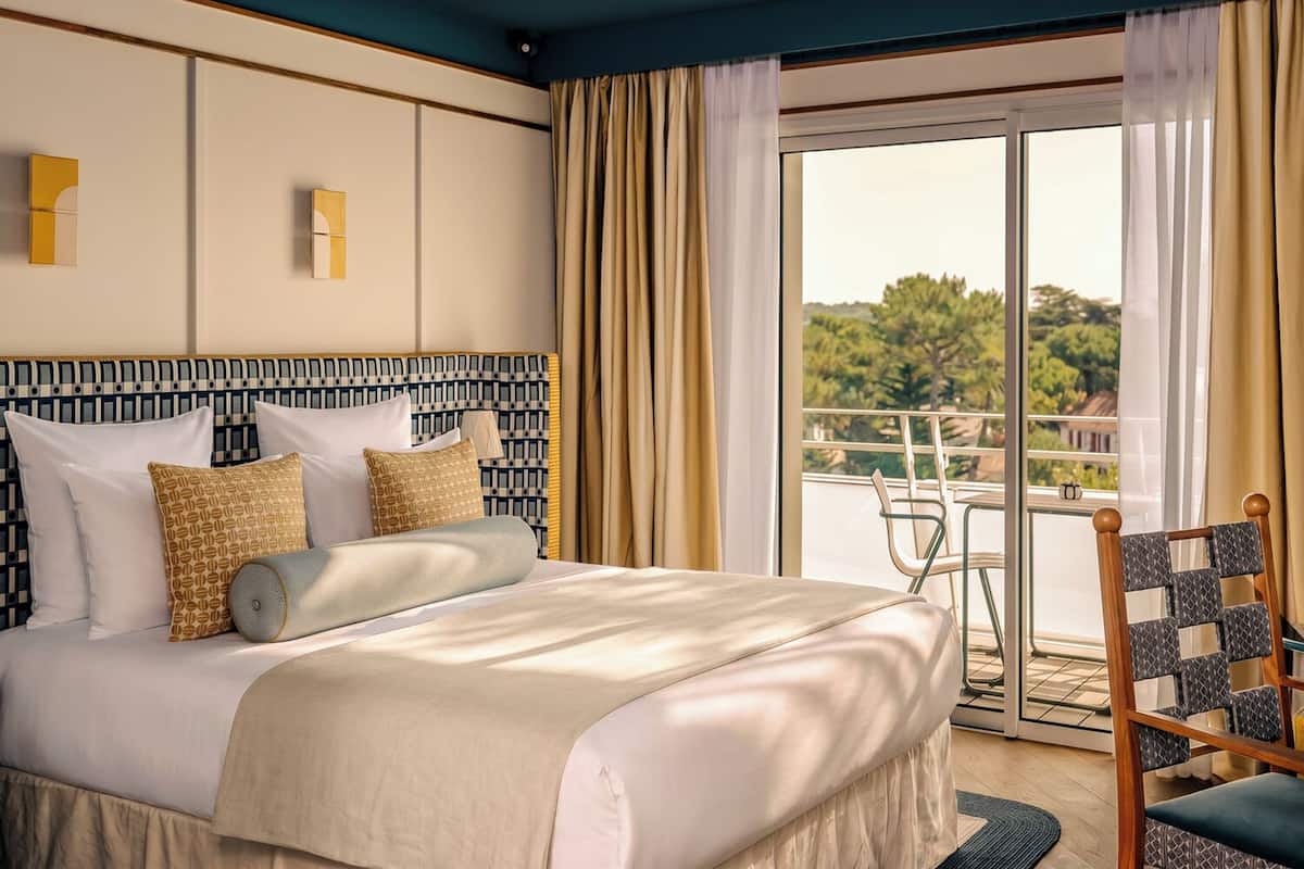 Prestige room with Balcony | ตู้นิรภัยในห้องพัก, โต๊ะทำงาน, ห้องเก็บเสียง, เตารีด/โต๊ะรีดผ้า
