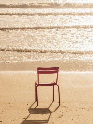 Cofres nos quartos, escrivaninha, quartos à prova de som