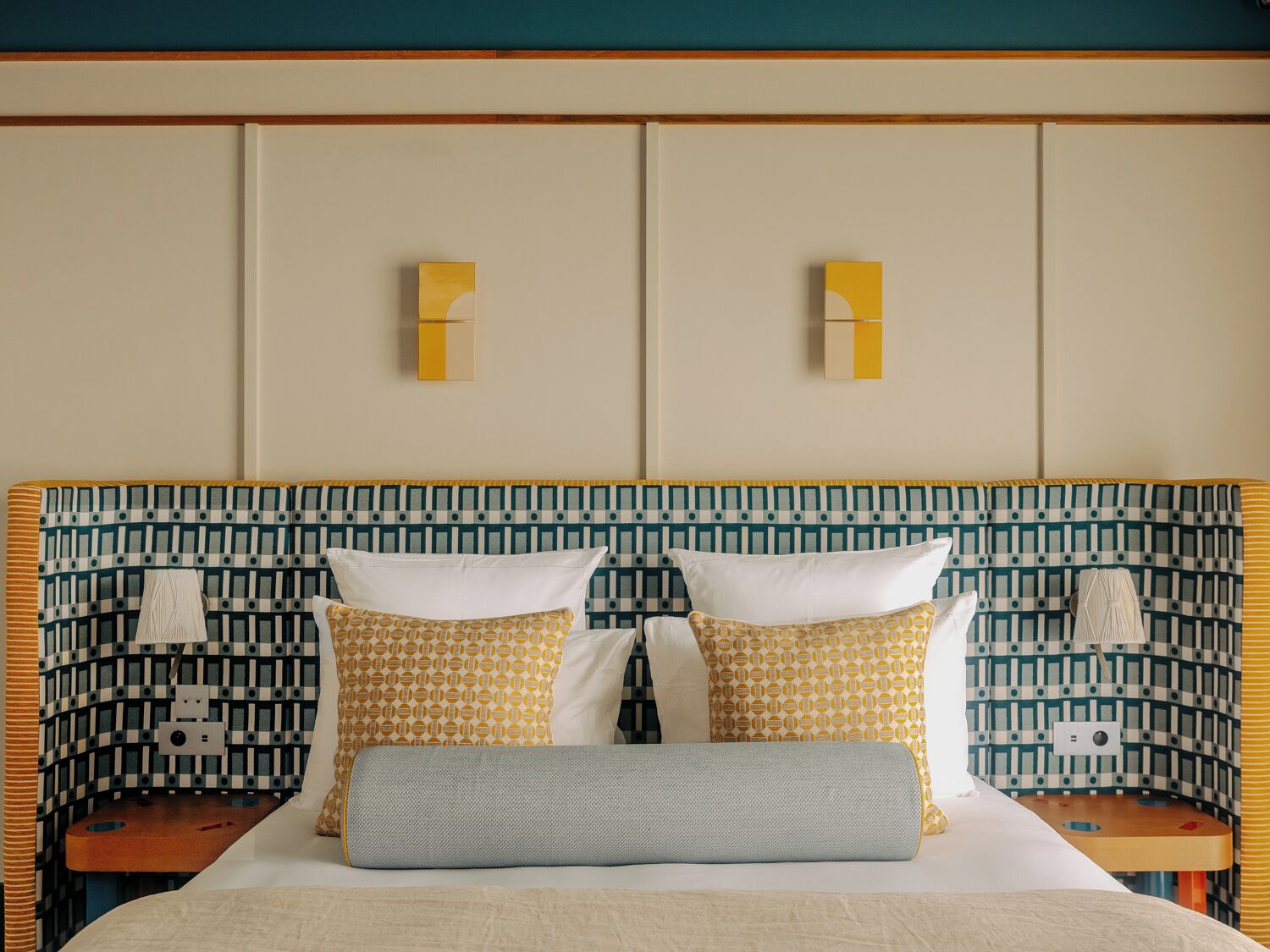 Comfort Room with Balcony | In-room safe, desk, soundproofing, iron/ironing board