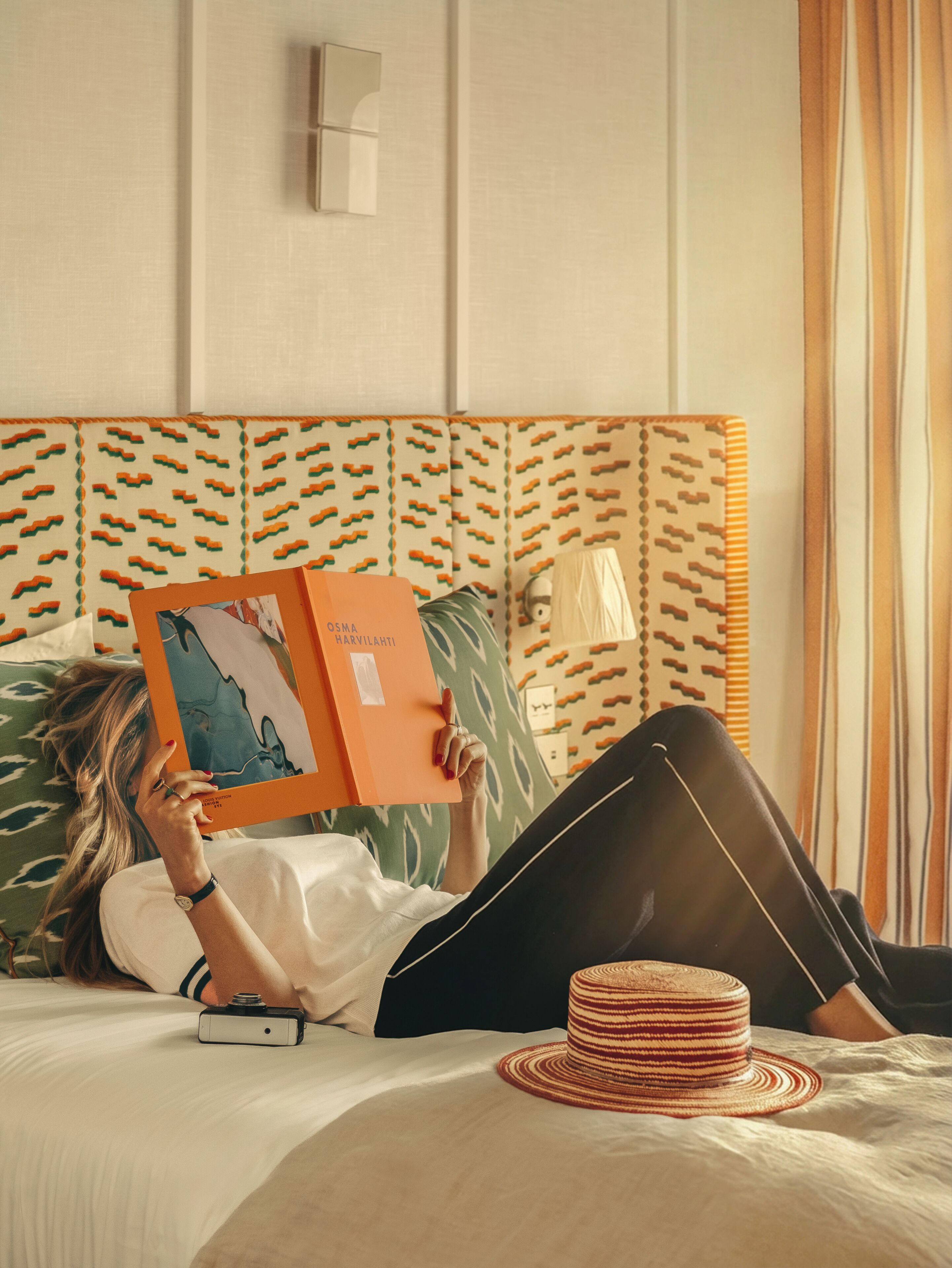 Cofres nos quartos, escrivaninha, quartos à prova de som