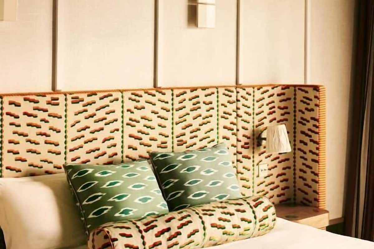 Odada kasa, masa, ses yalıtımı, ütü/ütü masası