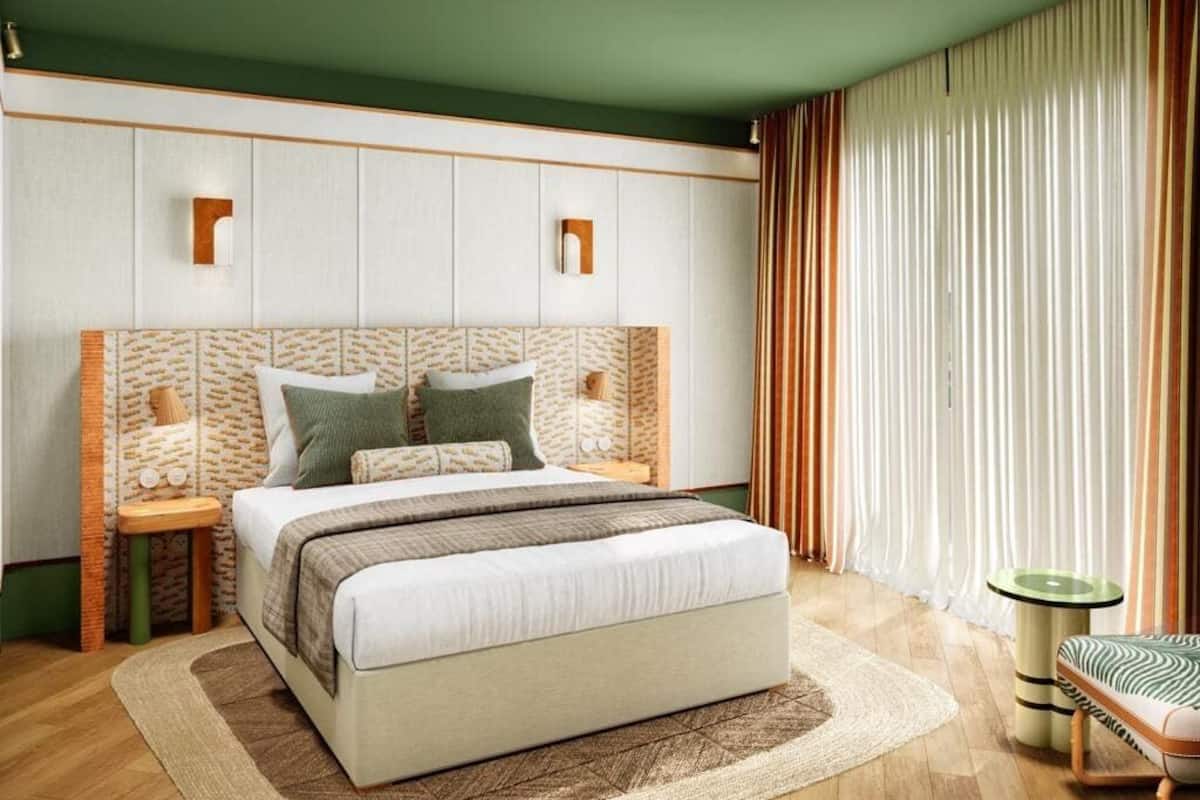 Odada kasa, masa, ses yalıtımı, ütü/ütü masası