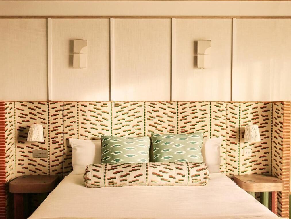 Cofres nos quartos, escrivaninha, quartos à prova de som