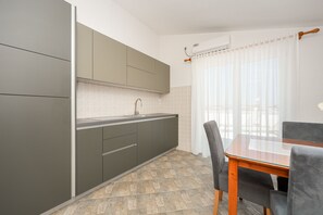Dining - Apartment Lavaran 6 (Vir)