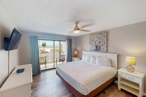 2 bedrooms, WiFi, bed sheets - Golf lovers’s condo with golf, 11 pools, hot tubs, gym, tennis, pickleball, W/D (Panama City Beach)
