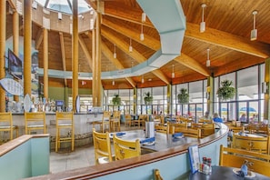 Bar (on property) - Golf lovers’s condo with golf, 11 pools, hot tubs, gym, tennis, pickleball, W/D (Panama City Beach)