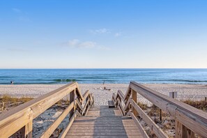 On the beach - Blissful Coastal Condo with Shared Pool, Ocean View, Easy Beach Access & WiFi (Navarre Beach)