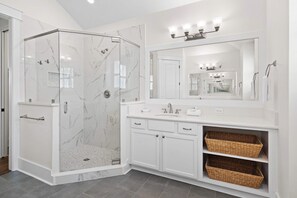 Shower, towels - Dog-friendly home near beach with golf cart, pool & hot tub access, bikes, & LSV (Santa Rosa Beach)