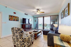 TV, DVD player, offices - Gorgeous waterfront condo with pool, fitness room & WiFi (Navarre Beach)