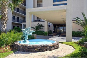 Exterior - Gorgeous waterfront condo with pool, fitness room & WiFi (Navarre Beach)