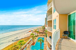 Pool - Tranquil escape in oceanfront complex near Pier Park with hot tub, pool & AC (Panama City Beach)
