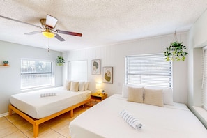 5 habitaciones, tabla de planchar con plancha, cuna de viaje y wifi 