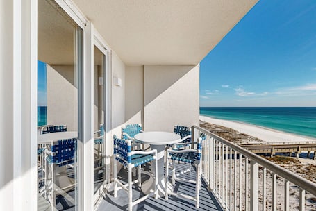 Restaurante al aire libre. 7th-floor bright, open condo - close to dining with Gulf front views