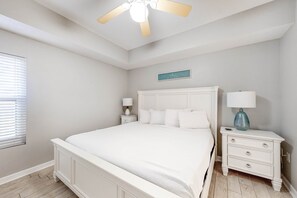 1 bedroom, iron/ironing board, WiFi - 6th-floor open condo with great views - close to dining (Navarre Beach)